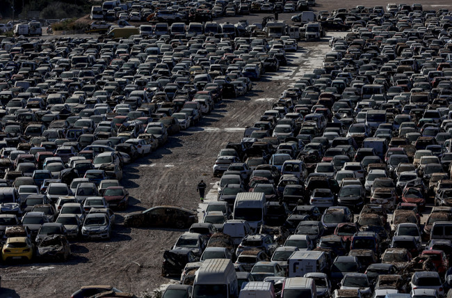Hereu ve "fundamental" dar de baja los coches afectados por la DANA y "atender todas las circunstancias"