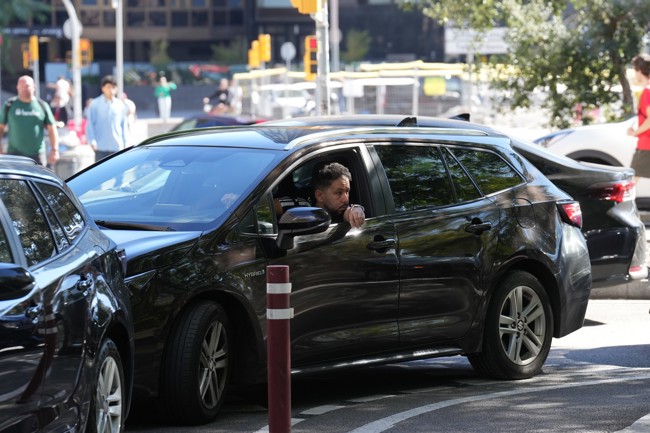 Cabify, Uber y Bolt afirman que "todos pierden" con la nueva ley catalana del taxi