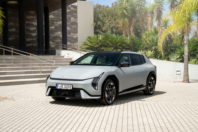 Kia EV4, el primer eléctrico de la coreana creado en Europa y el de mayor autonomía, por 26.400 euros