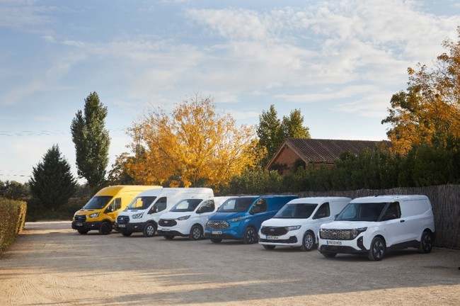 Ford incorpora un nuevo modelo híbrido enchufable a su gama eléctrica de la furgoneta Transit