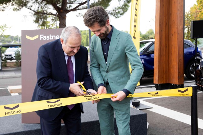 Hereu inaugura las "dos primeras estaciones de carga ultrarrápida" en España de Fastned
