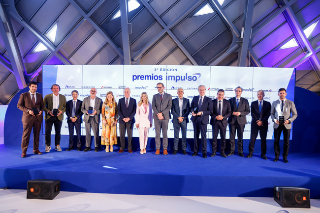 Industria avanza, en los V Premios Impulso 2025, que "en breve" presentará el Plan Auto 2030
