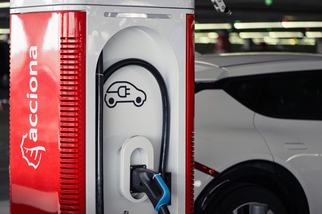 Acciona y Nissan ofrecen 5.000 kWh gratuitos a los nuevos clientes de vehículos eléctricos