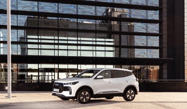 Ebro lanza el modelo s400 HEV en acabado 'premium' desde 19.990 euros