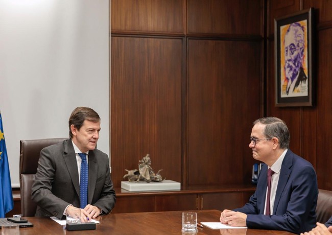 Mañueco analiza con el CEO de Renault la situación del sector y los proyectos de la compañía en España