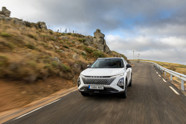 El Nuevo Omoda 5 SHS-H, de tecnología híbrida, se pone a la venta en España por menos de 30.000 euros