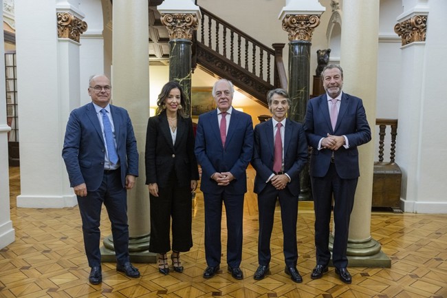 Sernauto y Fundación Ibercaja firman un acuerdo de colaboración para impulsar la movilidad sostenible