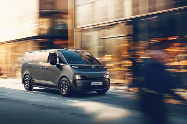 Renault lanza su nuevo Trafic E-Tech, su primera furgoneta eléctrica y que estará disponible en 2026