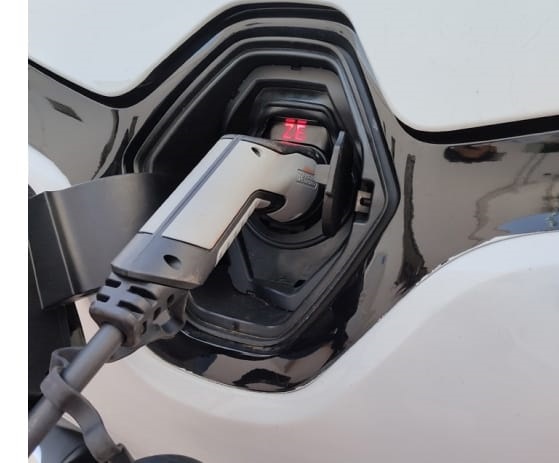 Más de la mitad de los españoles elegiría un híbrido o híbrido enchufable, según Alphabet