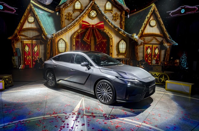 El nuevo Lexus ES debuta en España con versiones híbridas y eléctricas desde 56.900 euros