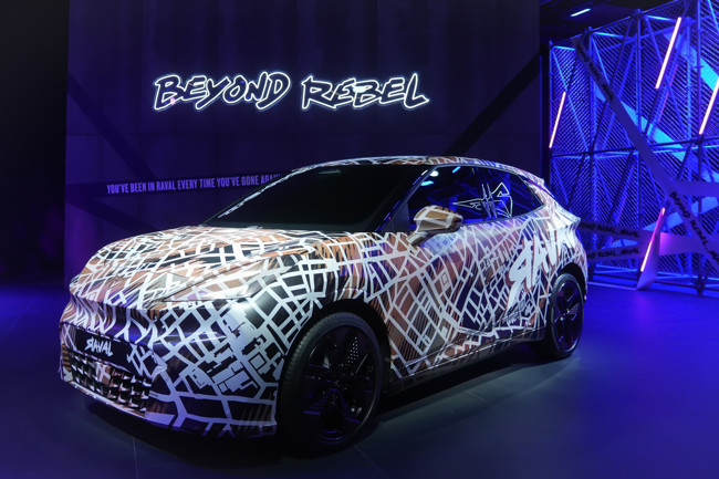 El Cupra Raval, primer eléctrico urbano 100% español, estará disponible en 2026 desde 26.000 euros