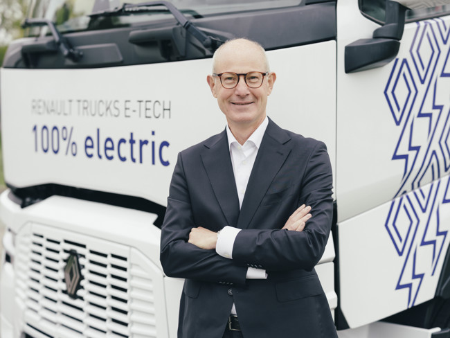 Duclaux (Renault Trucks) pide una red de cargadores eléctricos para vehículos pesados: "Hace falta acción"