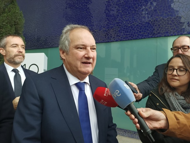 Hereu afirma que el Plan Auto+ no cubrirá la lista de espera del Moves ni los puntos de recarga privados