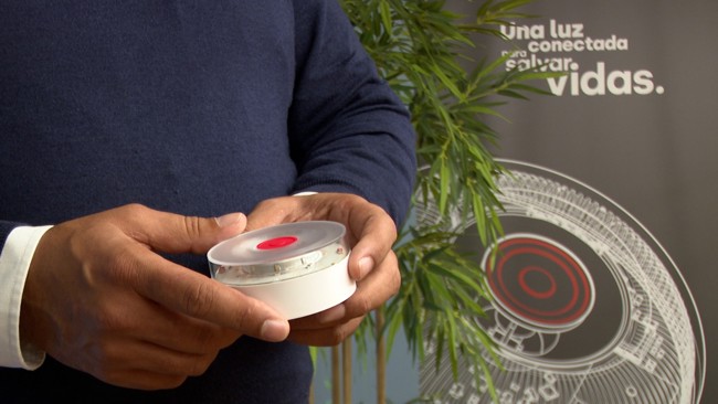 Creadores gallegos de V-16: "La idea era ayudar a personas con discapacidad, no para ser obligatoria"