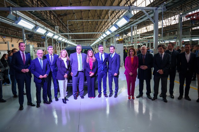 Santana Factory abre en Linares y firma un acuerdo de colaboración a futuro con el grupo BAIC