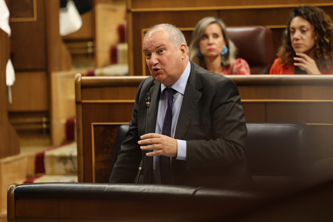 Hereu garantiza la llegada de las ayudas para la compra de vehículos eléctricos "con tranquilidad"