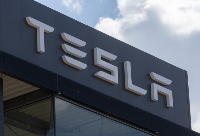 Las acciones de Tesla alcanzan su máximo histórico en 448,61 dólares al cierre de Wall Street