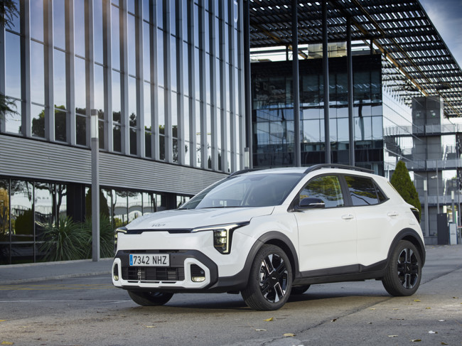 Kia actualiza su modelo Stonic y mantiene sus gamas de gasolina e híbrida desde 19.190 euros en España