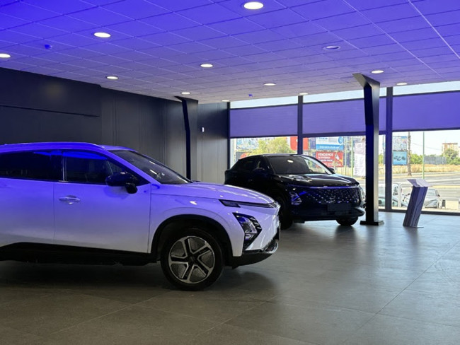 OCU denuncia el recorte de las ayudas al coche eléctrico y las califica de "insuficientes"