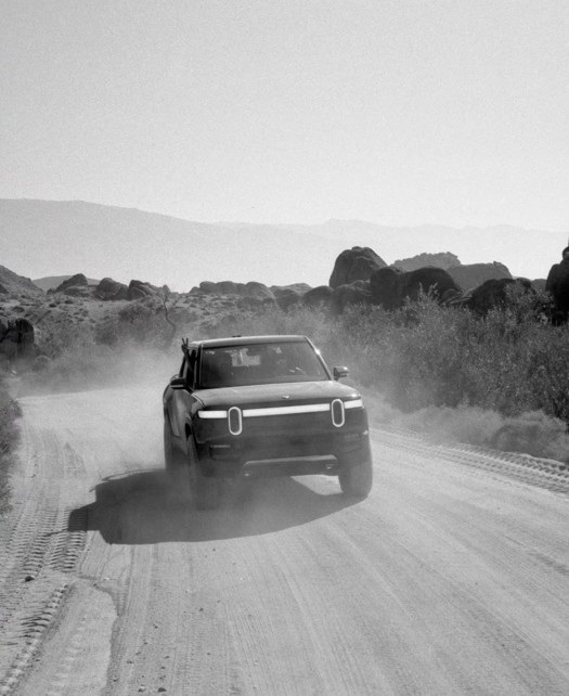 Rivian sube un 23% en Bolsa tras recortar un 23,5% sus pérdidas en 2025