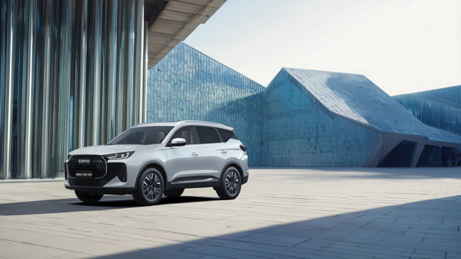 Ebro inicia la producción de su modelo s700 con tecnología híbrida en la planta de Barcelona