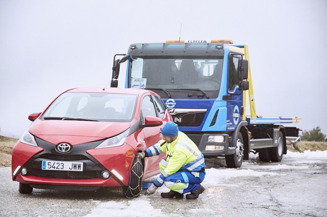 Más del 40% de las asistencias en carretera en invierno son por averías de batería, según Autoclub Mutua