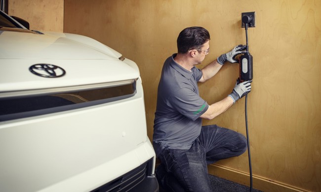 Toyota se alía con Treehouse en EE.UU. para instalar cargadores de coches eléctricos en el hogar