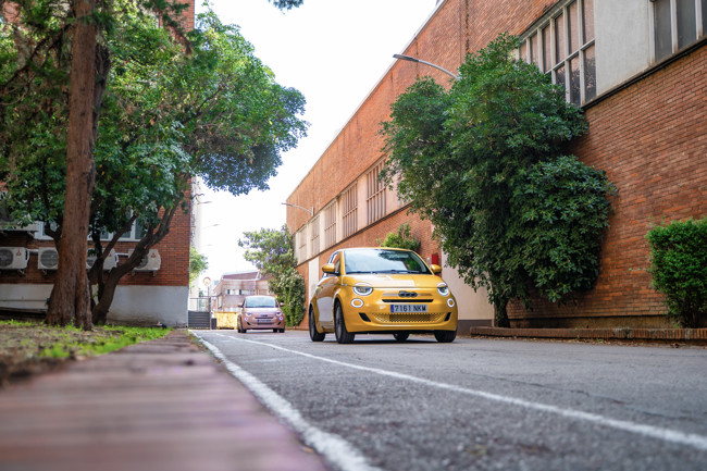 Fiat renueva su carismático 500 en versión híbrida y altamente eficiente, disponible desde 19.140 euros