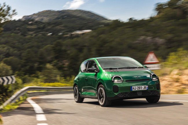 Renault renueva el mítico Twingo, en versión E-Tech y más "emocional, asequible y práctico" que nunca
