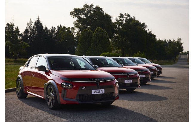 Lancia refuerza su perfil elegante y audaz con el Ypsilon HF, su nuevo híbrido 'made in Spain'