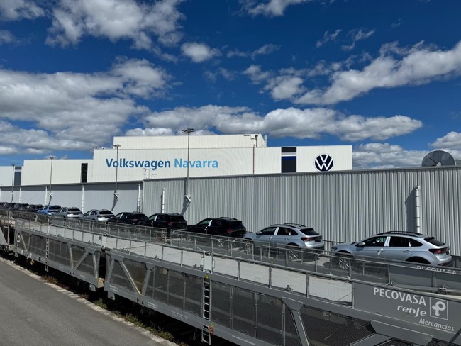 Volkswagen Navarra pone en marcha un tren portavehículos entre Pamplona y Setúbal (Portugal)