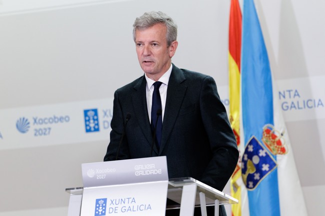 Rueda ve "más cerca" la opción de una factoría de SAIC en Galicia, pero pide prudencia