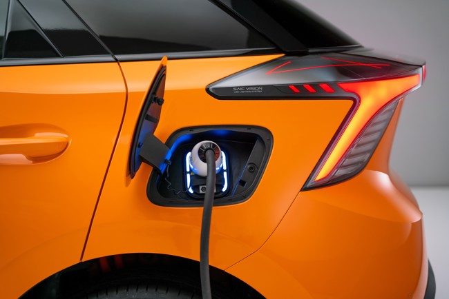 Las ventas de vehículos electrificados se disparan un 44,3% en abril, con 24.961 matriculaciones