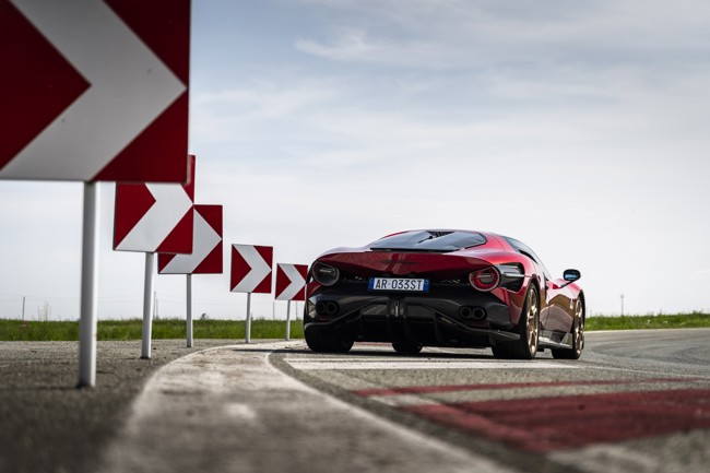 Alfa Romeo aúna deportividad, elegancia y exclusividad en su deportivo Stradale