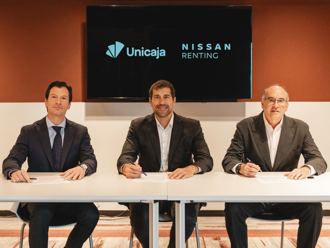 Unicaja y Nissan firman un acuerdo de renting de vehículos eléctricos para empresas, pymes y autónomos