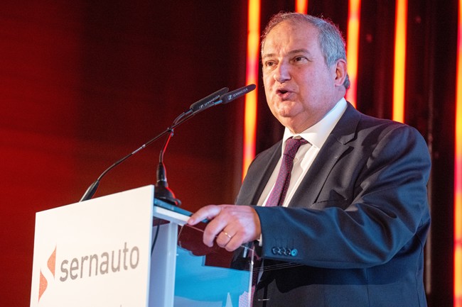 Hereu pide activar "todos los medios" para enfrentar el "complejo" entorno de la automoción