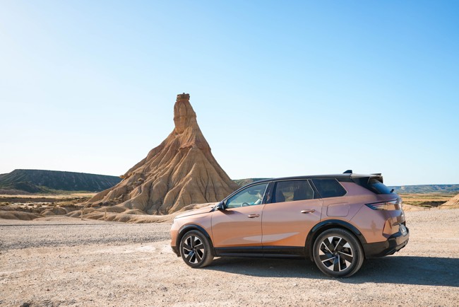 Opel refuerza su apuesta electrificada en el segmento C con un Grandland de hasta 694 km de autonomía
