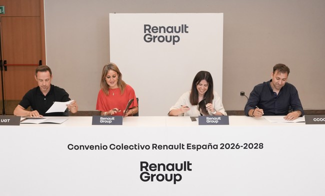 Renault, UGT y CCOO firman un acuerdo "histórico" que garantiza la producción de eléctricos en España
