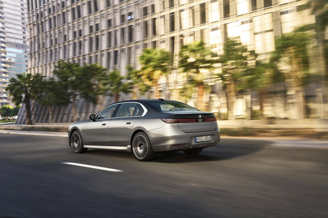 El BMW Serie 7 llega a España en una nueva versión con 700 kilómetros de autonomía y nueva tecnología