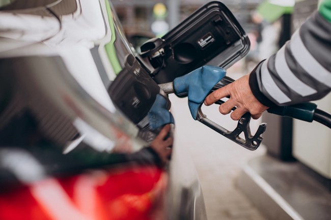 El combustible, el gasto asociado al coche que más preocupa a los españoles, según Prima Seguros