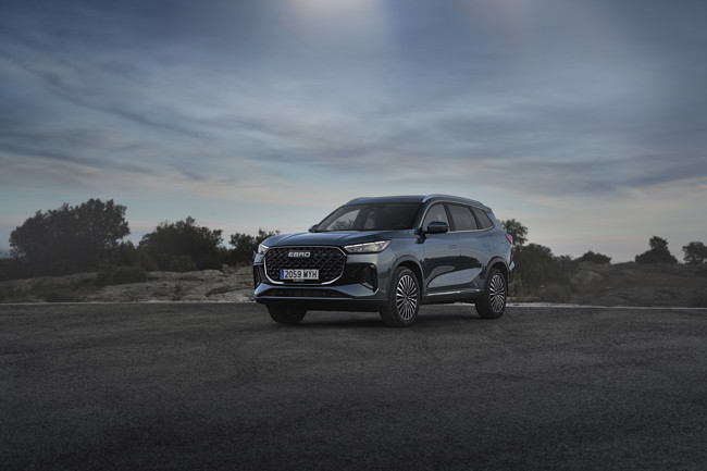 EBRO s800, el SUV de siete plazas 'español' que apuesta por el confort y tecnología, desde 36.990 euros