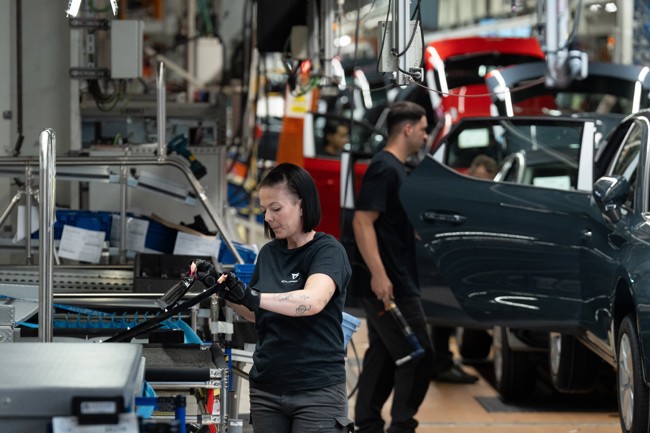 El absentismo en proveedores de automoción alcanza el 8,9% en 2025, por encima de la media