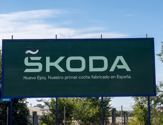 Skoda incorpora la 'ñ' a su logotipo para celebrar la fabricación de su primer vehículo en España