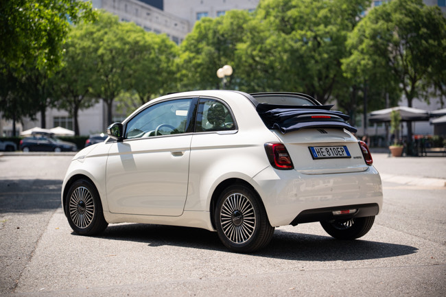 Fiat lanza el 500 Dolcevita, la versión descapotable más veraniega y 'cool' de su modelo más popular