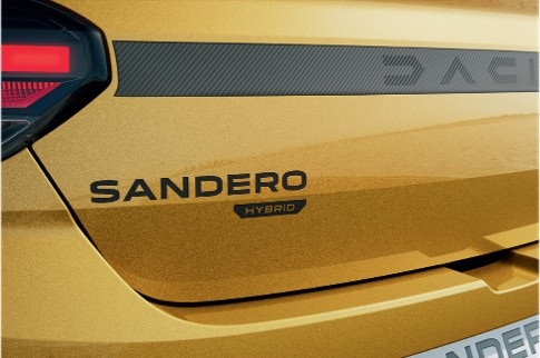 Dacia acelera la electrificación del Sandero con el estreno del motor Hybrid 155