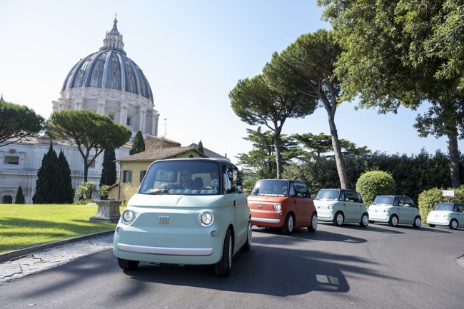 Fiat entrega 30 vehículos eléctricos al Vaticano para avanzar en movilidad sostenible