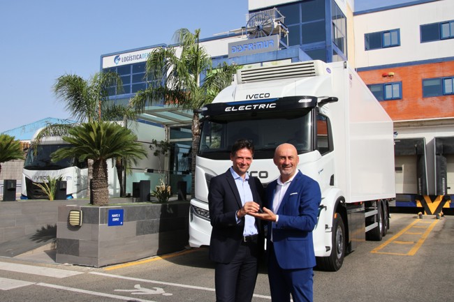 Iveco entrega a la empresa Disfrimur el primer camión pesado 100% eléctrico de la marca en España