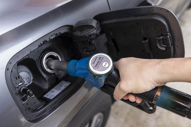 BMW, Toyota, Bosch y Repsol ponen a prueba en España vehículos con gasolina 100% renovable