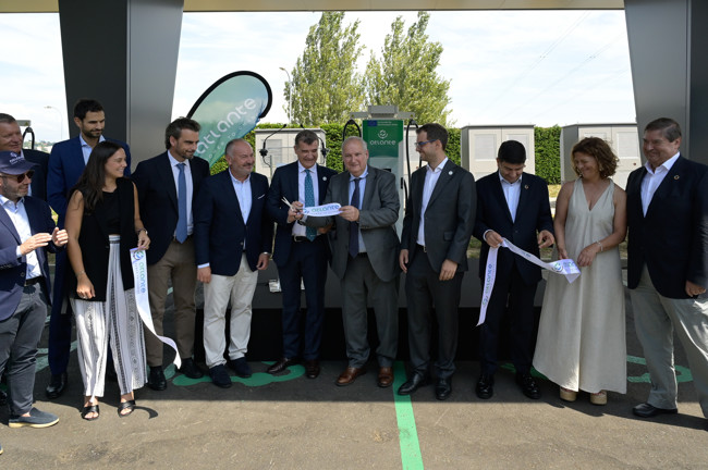 Hereu reivindica el futuro del coche eléctrico en la inauguración de una estación de carga en A Coruña