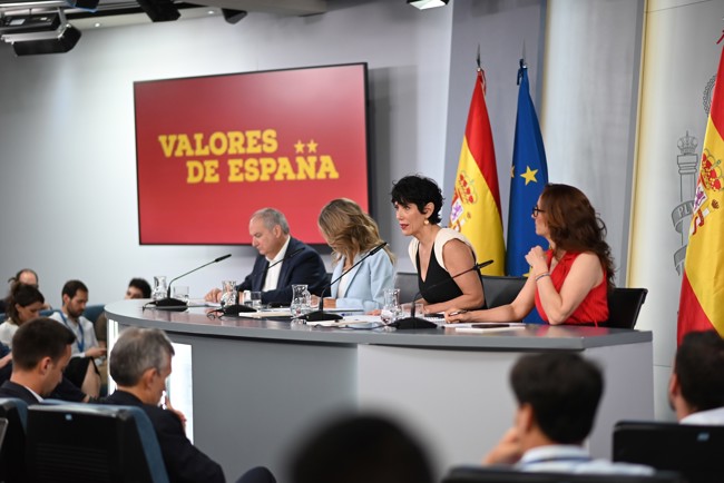 El Gobierno activa el Plan Auto+ con ayudas de hasta 4.500 euros para la compra de coches electrificados